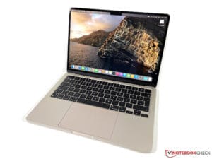 Apple MacBook Air M2 (2024)